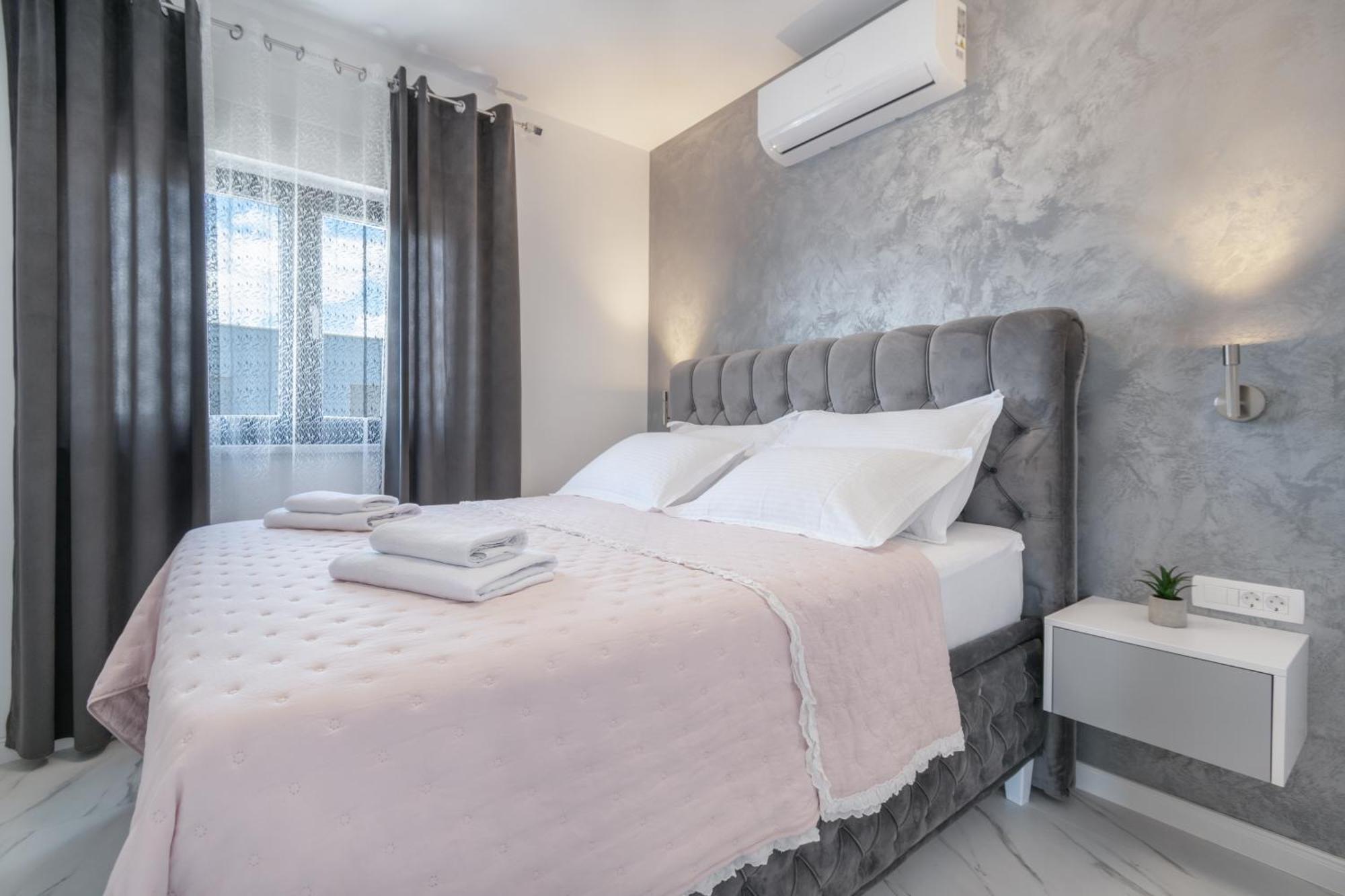 Lux Penthouse Panoramic View With Jacuzzi Apartment Makarska Bagian luar foto